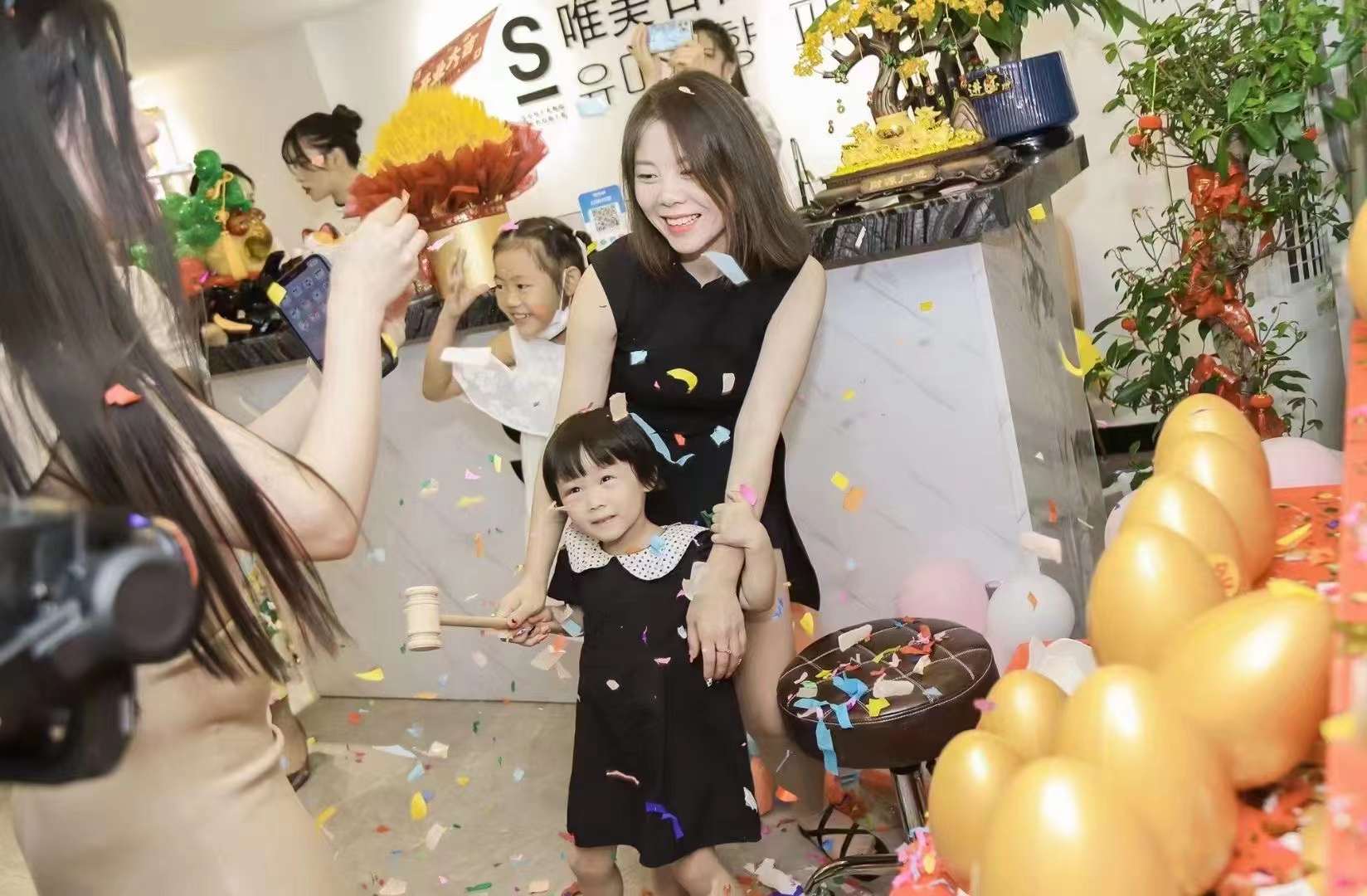 恭賀湖南長(zhǎng)沙S唯美召香店隆重開業(yè)