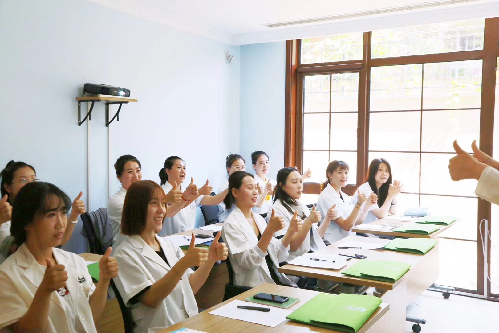 穿越重重迷霧，挺住就意味著一切！美業(yè)如何破局自救？